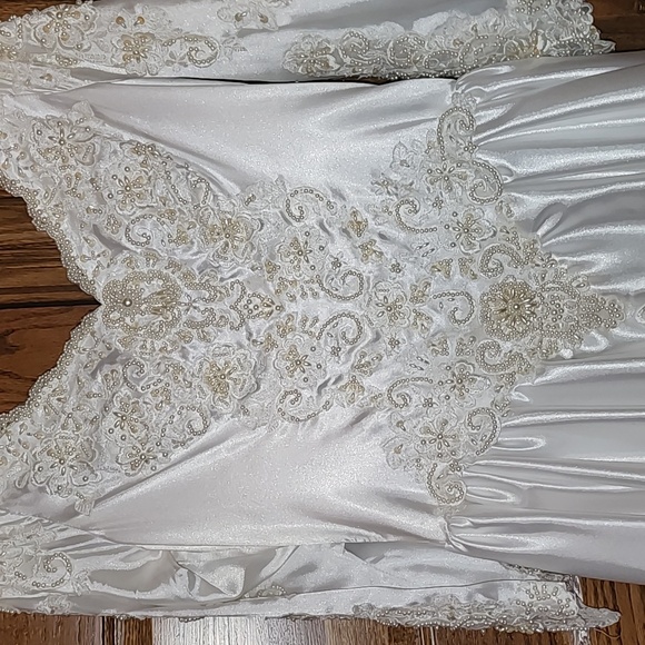 VINTAGE VICTORIAN WEDDING GOWN NWOT satin lace beading handmade size not marked - Picture 3 of 7